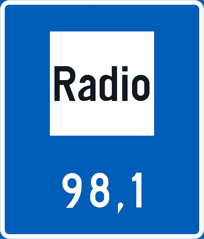 Radioaseman taajuus liikennemerkki